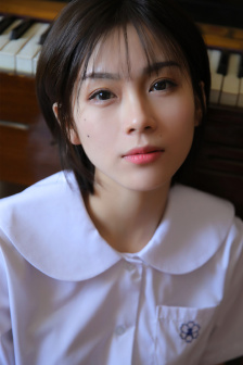 一边亲胸一边摸进内裤里